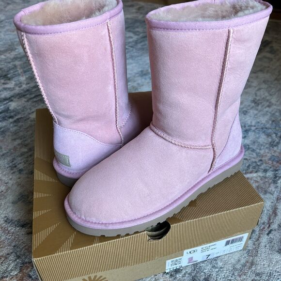 Women's Pink UGG Boots Classic Short Suede Very RARE Color - Picture 2 of 16